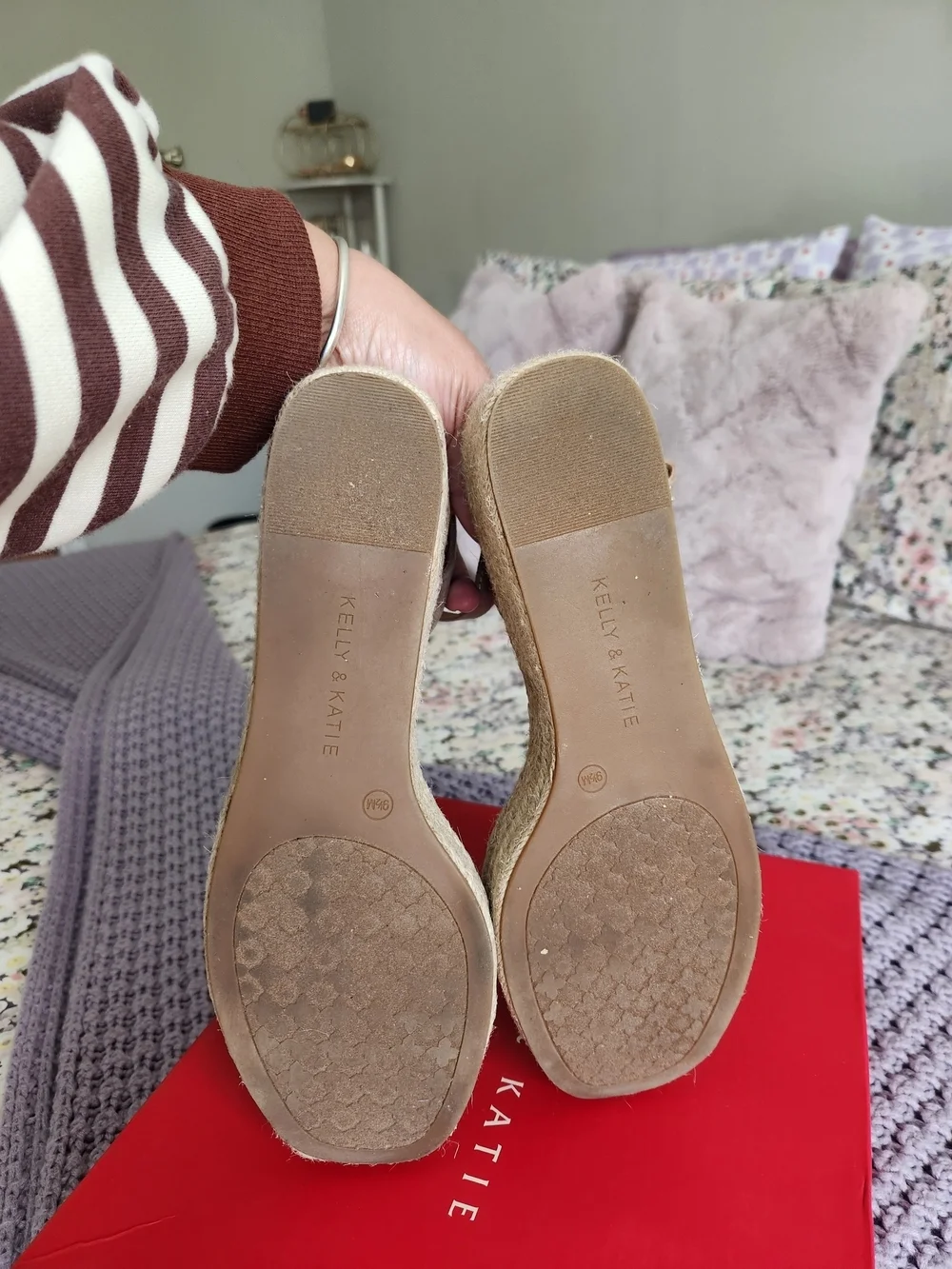 Sz 9.5 Kelly & Katie Taupe Suede Espadrille Platform Sandals